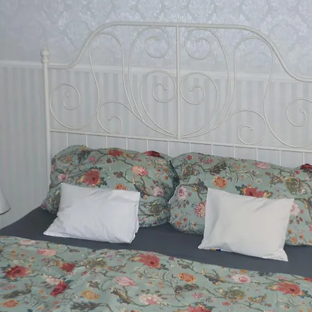 Grosses, Helles Mit Privatem Bad In Δωμάτια σε οικογενειακή κατοικία